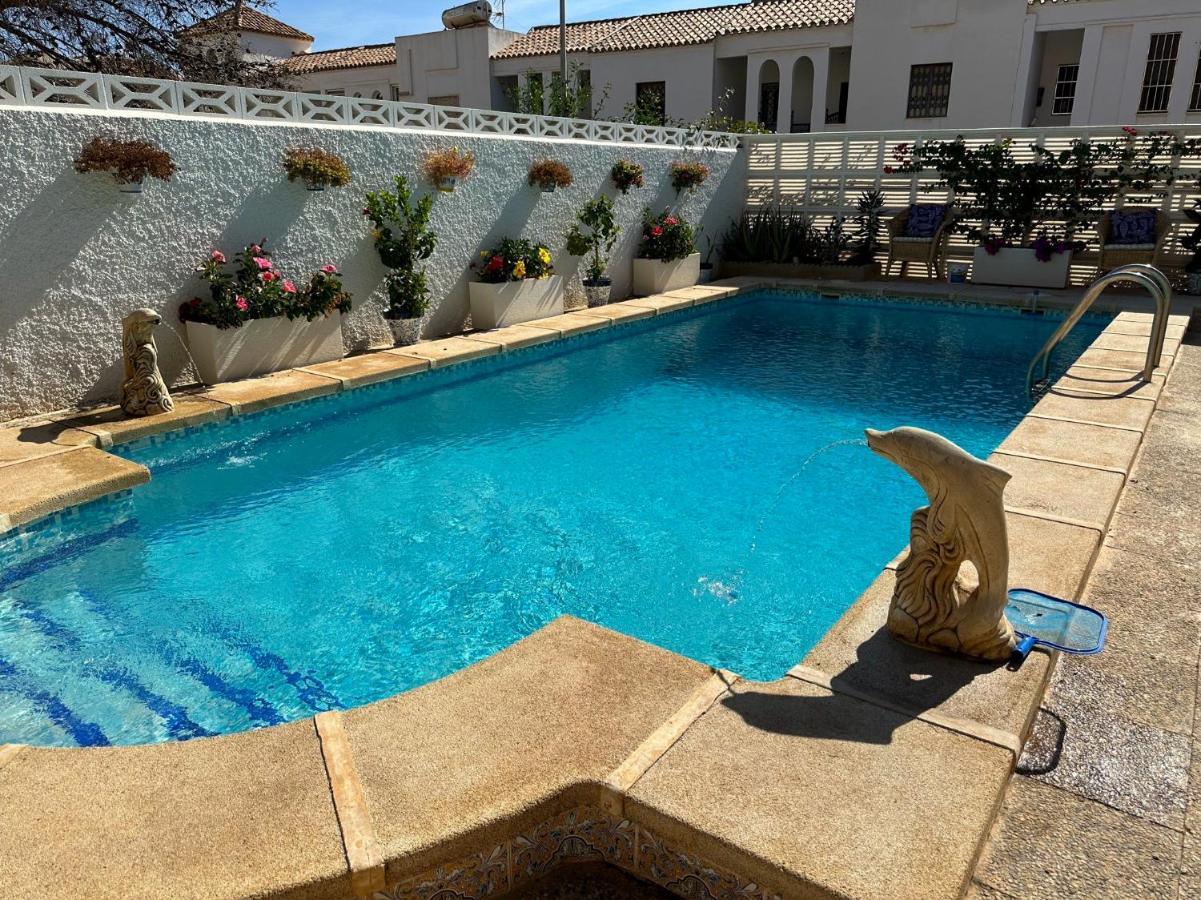 Large Villa Private Pool And Garden Near Beach Roquetas de Mar Bagian luar foto
