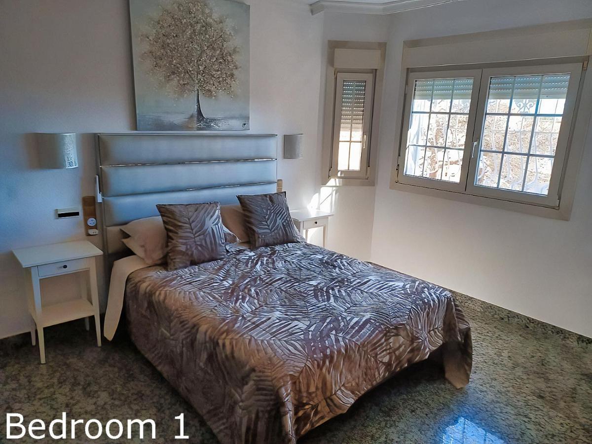 Large Villa Private Pool And Garden Near Beach Roquetas de Mar Bagian luar foto
