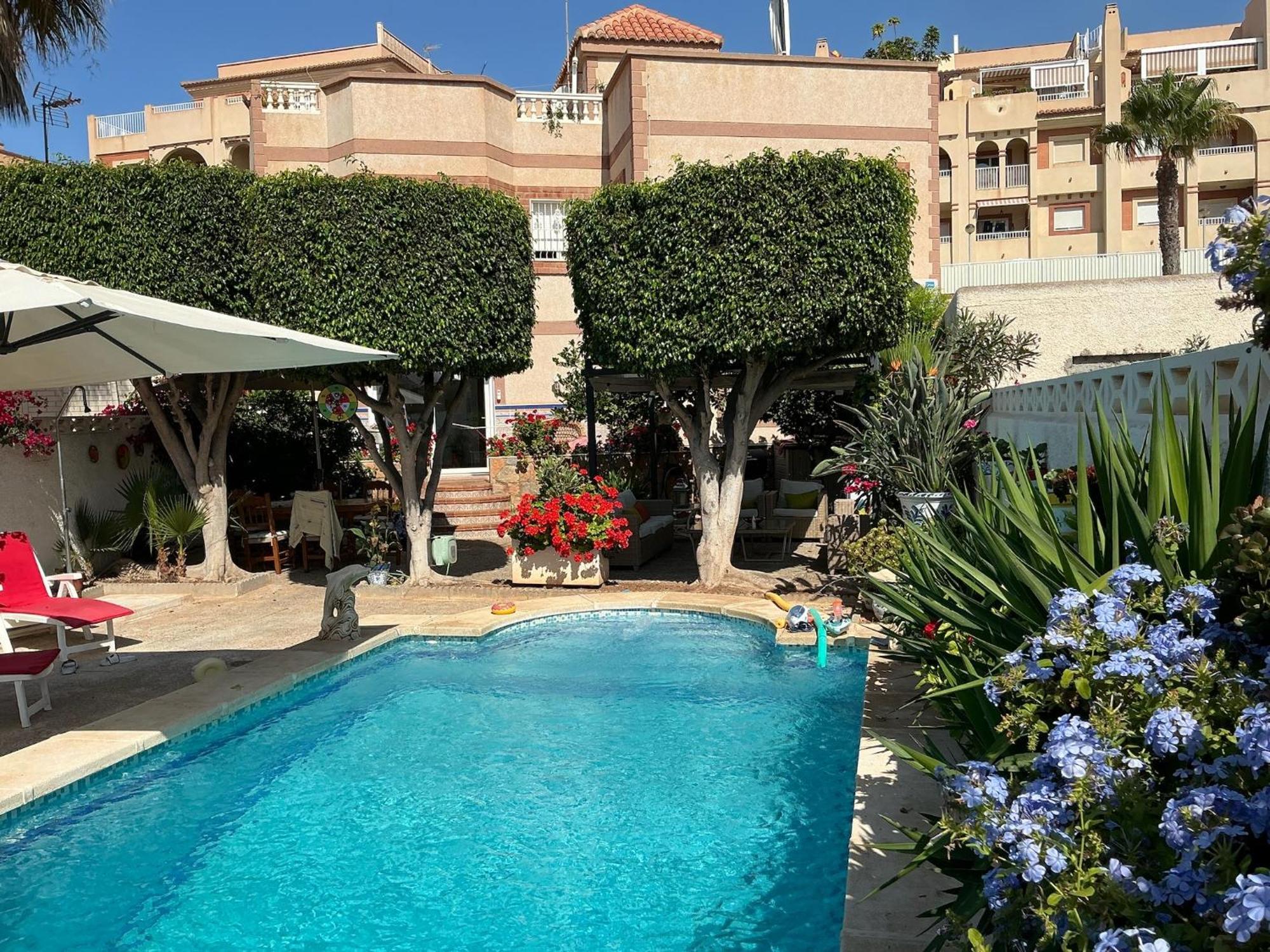 Large Villa Private Pool And Garden Near Beach Roquetas de Mar Bagian luar foto