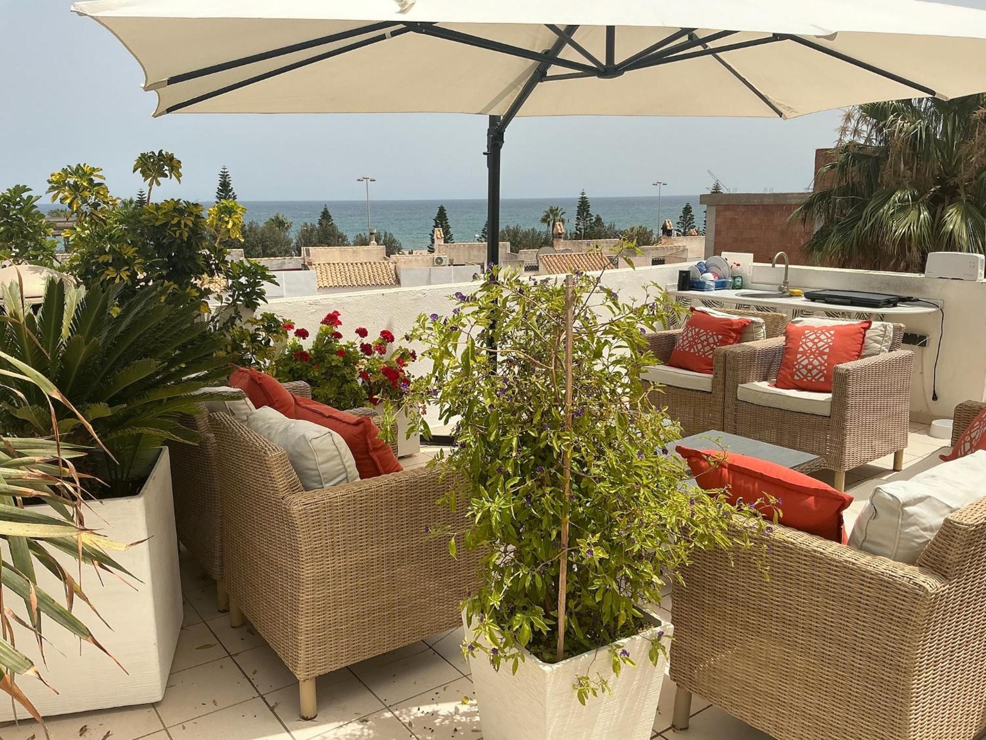 Large Villa Private Pool And Garden Near Beach Roquetas de Mar Bagian luar foto